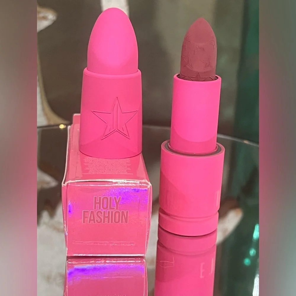 Jeffree Star Velvet Trap Lipstick in color Holy Fashion, new!